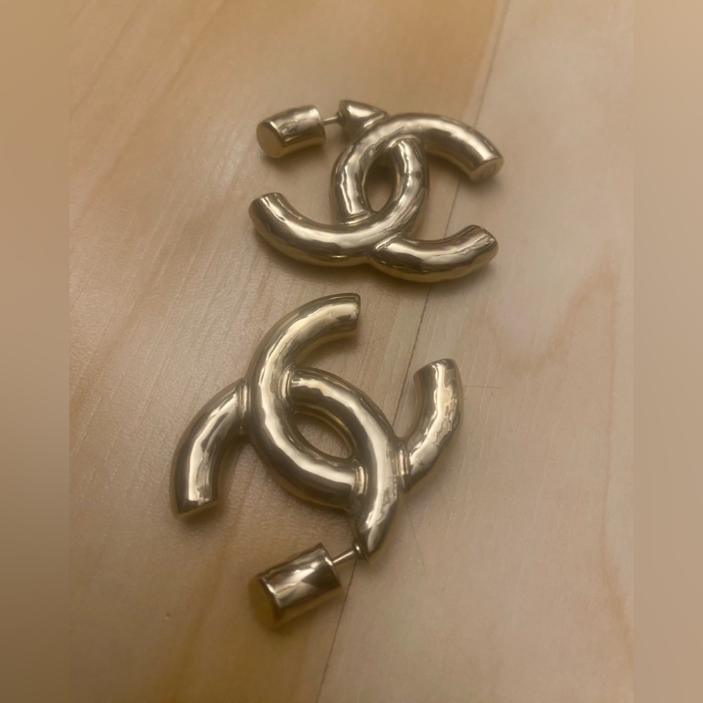 Chanel Gold Interlocking CC Logo Earrings - - Picture 6 of 9
